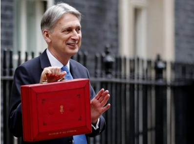 英国预算案倡买30万镑或以下物业免印花税