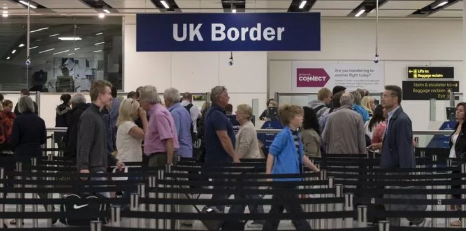 欧盟移民离开英国 创10年最高纪录
