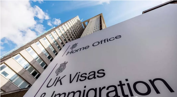英国签证费高昂 移民陷绝境